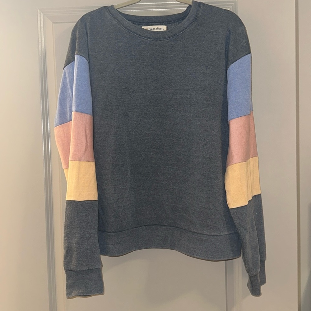 NWOT Vici colorblock sleeve pullover